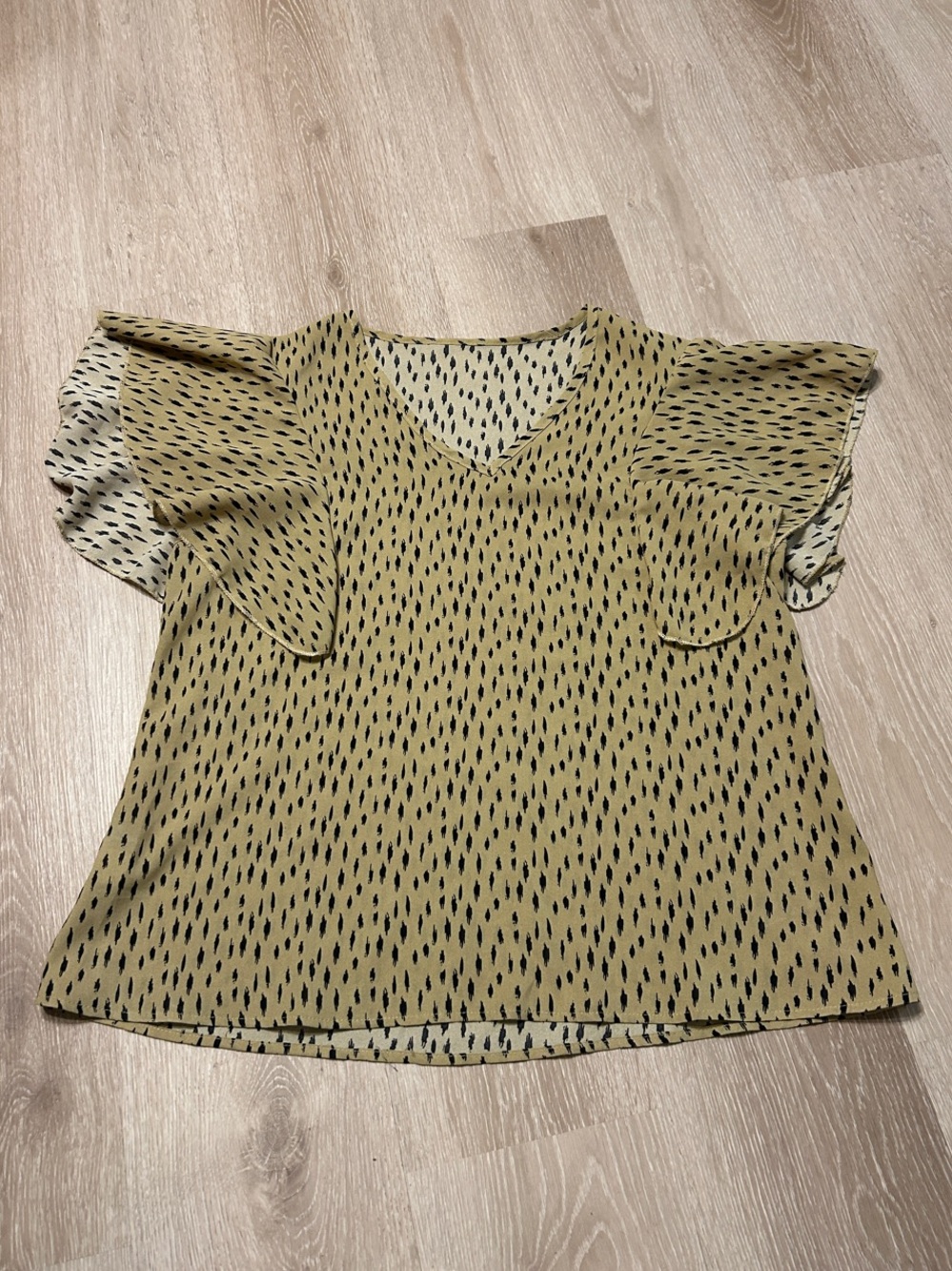 Shein Yellowy Tan Black Dot Flutter Sleeve V Neck Blouse Sz XL